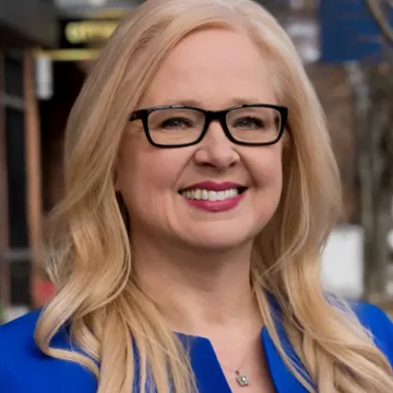 Lauren Parrish Headshot